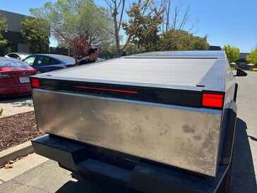 Cybertruck brake lights