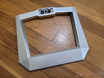 Removable base attaches to the bottom of the arm with a twist screw