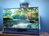 Transforming an old projector and LCD TV into a high-end display (Image source: Screenshot of the YouTube video)