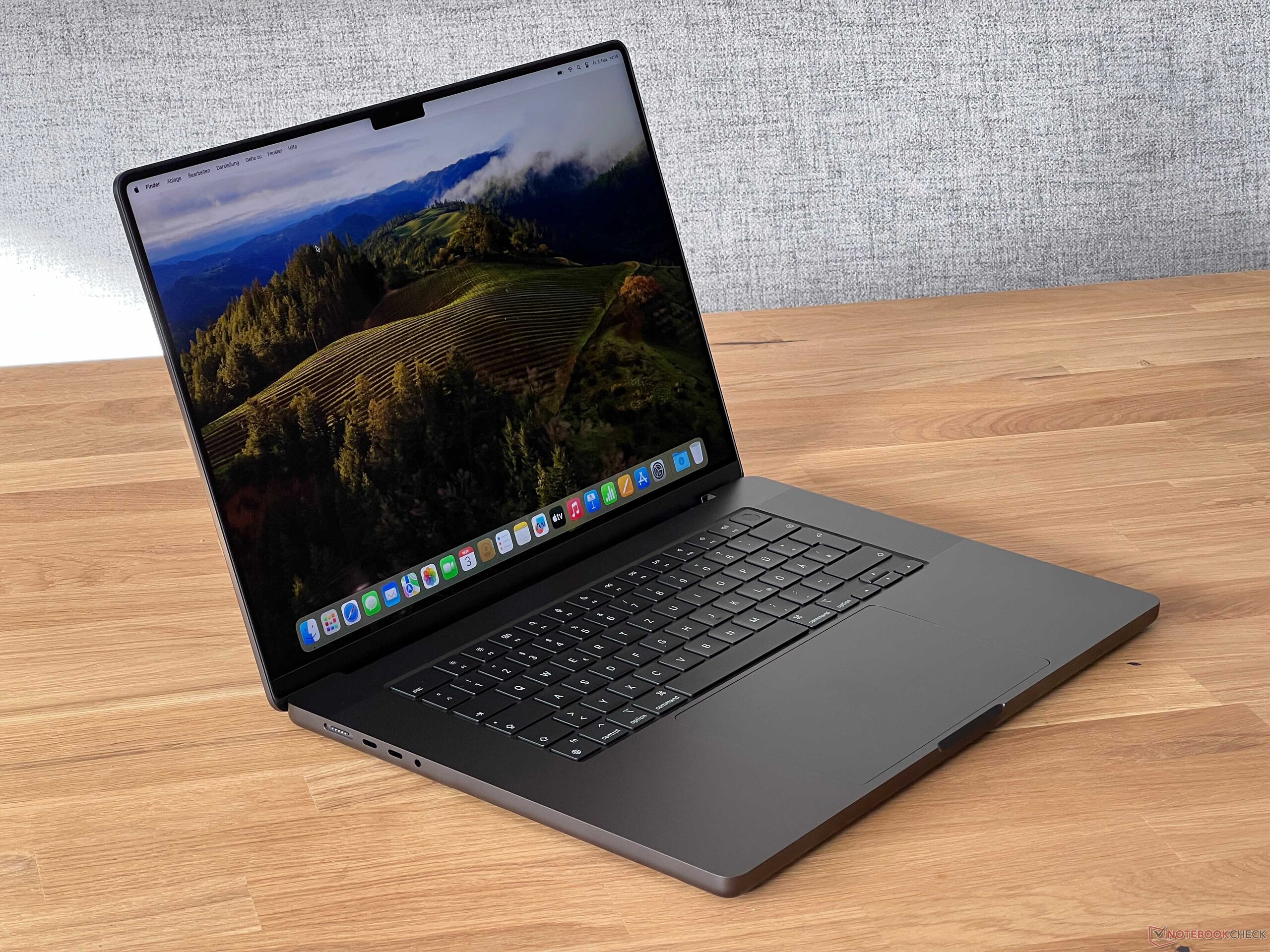 Apple MacBook Pro 16 2023 M3 Pro review - Efficiency before Apple MacBook Pro 16 2023 M3 Pro review - Efficiency before