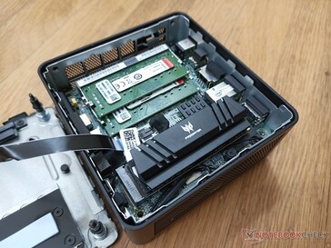 Intel NUC11PAQi7 with Predator drive and heat sink installed