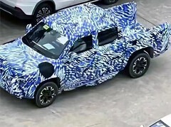 BYD testing its camouflaged pickup truck (image: Weibo)