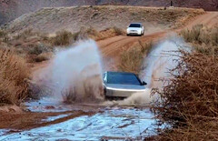 A Tesla Cybertruck&#039;s recent dip led to some trail-side repairs. (Image source: @mrkylefield on X)