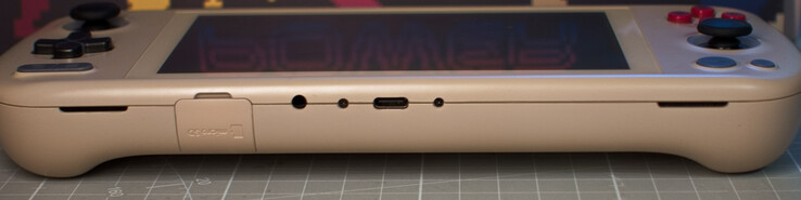 Bottom: microSD card reader (under cover); 3.5 mm headset port; USB C 4.0 (DisplayPort, Power Delivery)