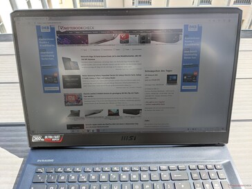 MSI GE76 Raider 11UH - Outdoor use