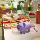 An image of the IKEA Grejsimojs portable Bluetooth speaker in a kitchen