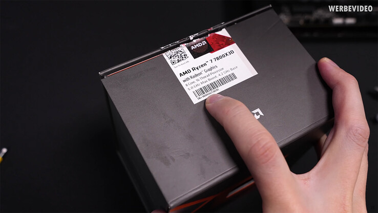Matching serial number of the fake AMD Ryzen 7 7800X3D (Image source: Der8auer)
