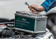 The Unigrid Na Plus Fleet 12V sodium-ion battery can replace lead-acid automobile batteries with no vehicle modifications. (Image source: Unigrid)