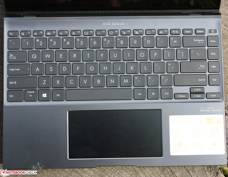 The keyboard has a solid base throughout its entire area. As a result, the key stroke is firm.
