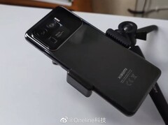 The Mi 11 Ultra or Mi 11 Pro. (Source: OneLine)