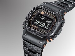 The MRG-B5000HT-1 uses a negative LCD to match the understated dark-grey finish of the DLC coating (Image source: Casio)