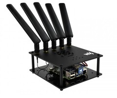 The Waveshare HAT brings 5G and GPS connectivity to the Raspberry Pi. (Image source: Waveshare)