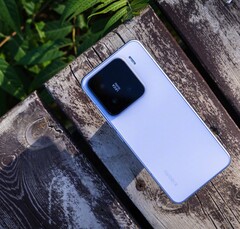 The Xiaomi 17 will directly succeed the Xiaomi 15. Pictured - Xiaomi 15 (Image Source: Vetrax Arrogant TV on Weibo)