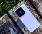 The Xiaomi 17 will directly succeed the Xiaomi 15. Pictured - Xiaomi 15 (Image Source: Vetrax Arrogant TV on Weibo)