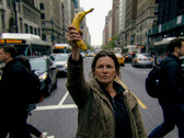Woman holding banana 3 – This image tricks them all (Source: Nano Banana Pro – post-processed with CyberLink PhotoDirector)