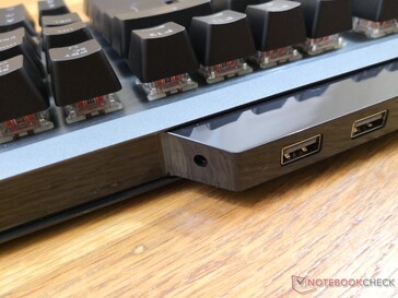 The glossy plastic along the top and front edge don't blend in well with the aluminum keyboard deck along the top