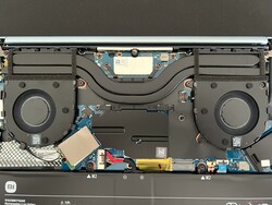 Cooling unit with two fans
