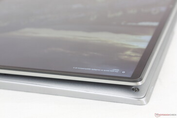 High 91.55 percent screen-to-body ratio according to Dell