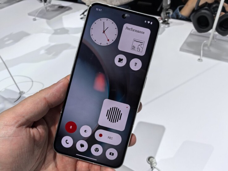 Nothing Phone (3) Black (image source: Notebookcheck)