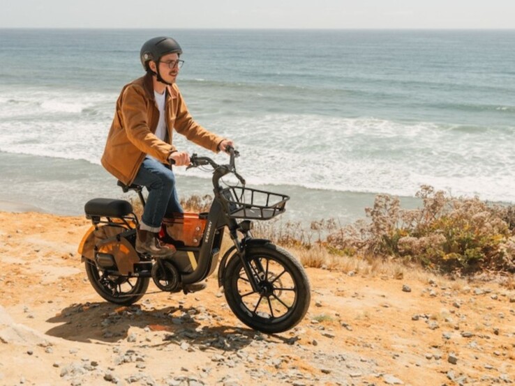 The Segway Muxi Pro has fat tires with front suspension to provide a smoother ride over unpaved roads.