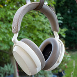 The Sennheiser Momentum 4 Wireless ANC headphones get a substantial 56% discount on Amazon. (Image source: Notebookcheck)