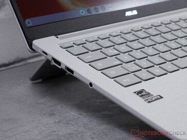 USB-C (5 GB/s, DP and PD), HDMI, USB-A, 3.5 mm headset