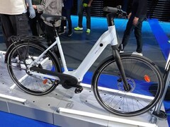 The Decathlon BTWIN LD 940 e-bike has a smart system allowing you to connect your phone. (Image source: Transition Velo)