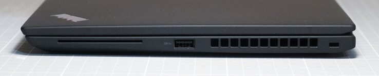 Right side: Smartcard reader; USB Type-A 3.2 Gen 1; Kensington lock slot