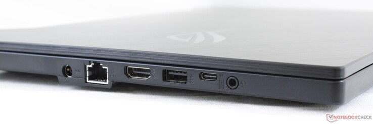 Left: AC adapter, Gigabit RJ-45, HDMI 2.0b, USB 3.1 Gen. 1 Type-A, USB 3.1 Gen. 2 Type-C with DisplayPort 1.4, 3.5 mm combo audio