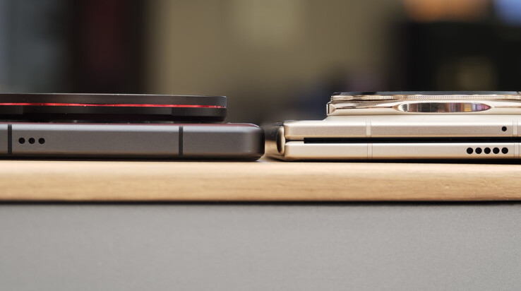 The X200 Ultra and Magic V5, from left to right. (Image source: Fenibook)