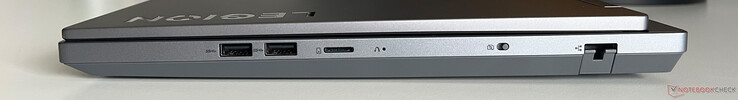 Right: 2x USB-A 3.2 Gen 1 (5 Gbit/s), microSD card reader, webcam eShutter, Gigabit Ethernet