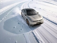 EV with CATL Na ion battery in cold weather testing.