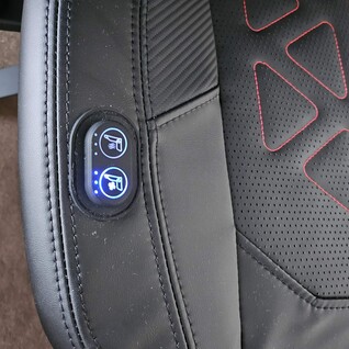 The seat ventilation, shown in blue, can be adjusted in three stages.
