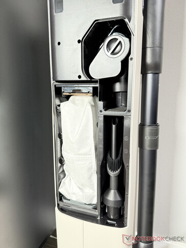 Dust bag and storage space for accessories