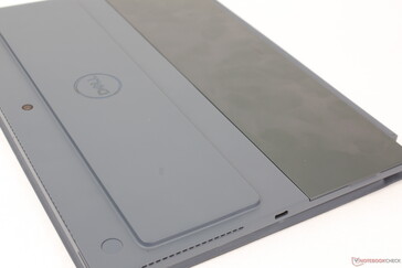 "Bulge" on the back of the tablet for improved cooling and the Smart Card reader