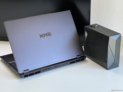 XMG Neo 16 E25 with Oasis water cooling. (Image source: Notebookcheck)