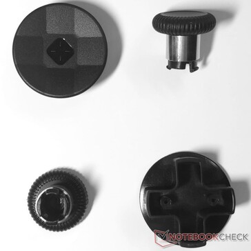 The analog stick caps and D-pads easily pop off without tools. (Image source: Notebookcheck)