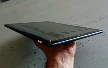 The Pixel Slate also boasts a passively cooled design and is just 7 mm thick, but its chip has a substantially lower TDP. (Image credit: Notebookcheck)