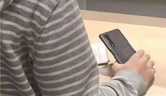 A live image now linked to the Find X2. (Source: Twitter)