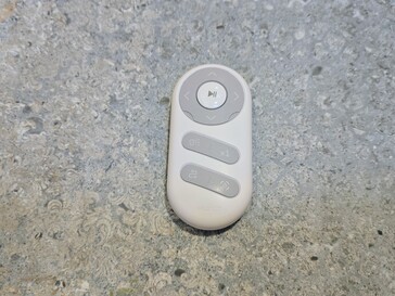 The Hutt 10 is operated via a central button and the remote control