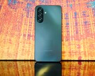 Samsung didn't put much effort into the design of the back. But the Galaxy A17 4G certainly impresses in other areas. (Image source: Notebookcheck)
