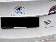 Tesla Model Y with anti-Elon stickers. (Image source: Notebookcheck)