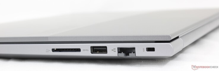 Right: SD card reader, USB-A 3.2 Gen. 1, Gigabit RJ-45, Kensington Lock