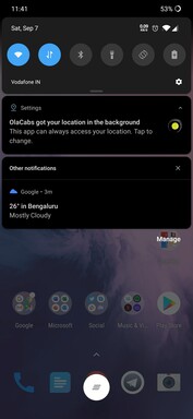 OxygenOS alerts you when apps are using location services in the background.