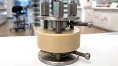 The anode-less prototype (image: University of Texas at Austin)