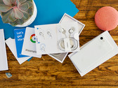Unboxing the Pixel 3 XL. (Source: Mobile Review)