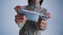 The 10 Pro and its active fan. (Image source: RedMagic)