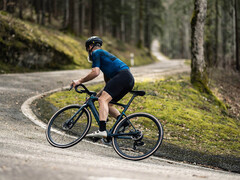 The lightest model in the BMC Roadmachine AMP e-bike range weighs 11.8 kg (~26.0 lbs). (Image source: BMC)