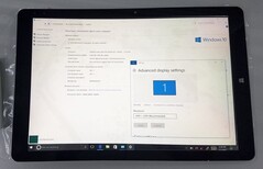 A Chuwi teaser reveals a 3:2 tablet with 3,000 x 2,000 resolution and Apollo Lake CPU.