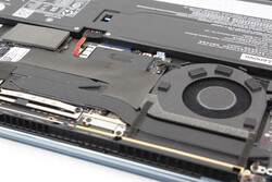 Cooling solution consits of two ~45 mm fans and two copper heat pipes